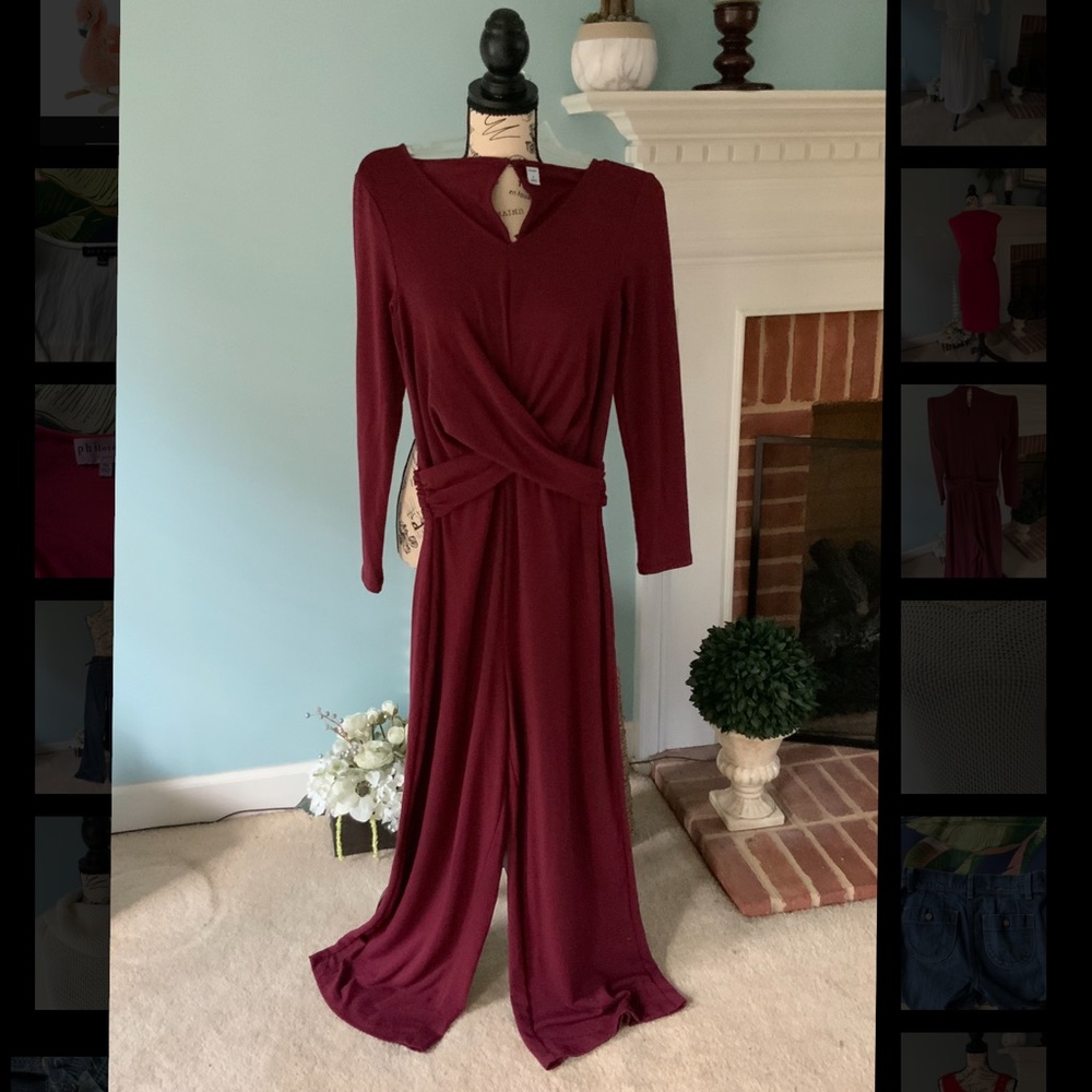 Wide-Leg, Twist-Front Jumpsuit! Maroon, Long Sleeve. Like New⭐️